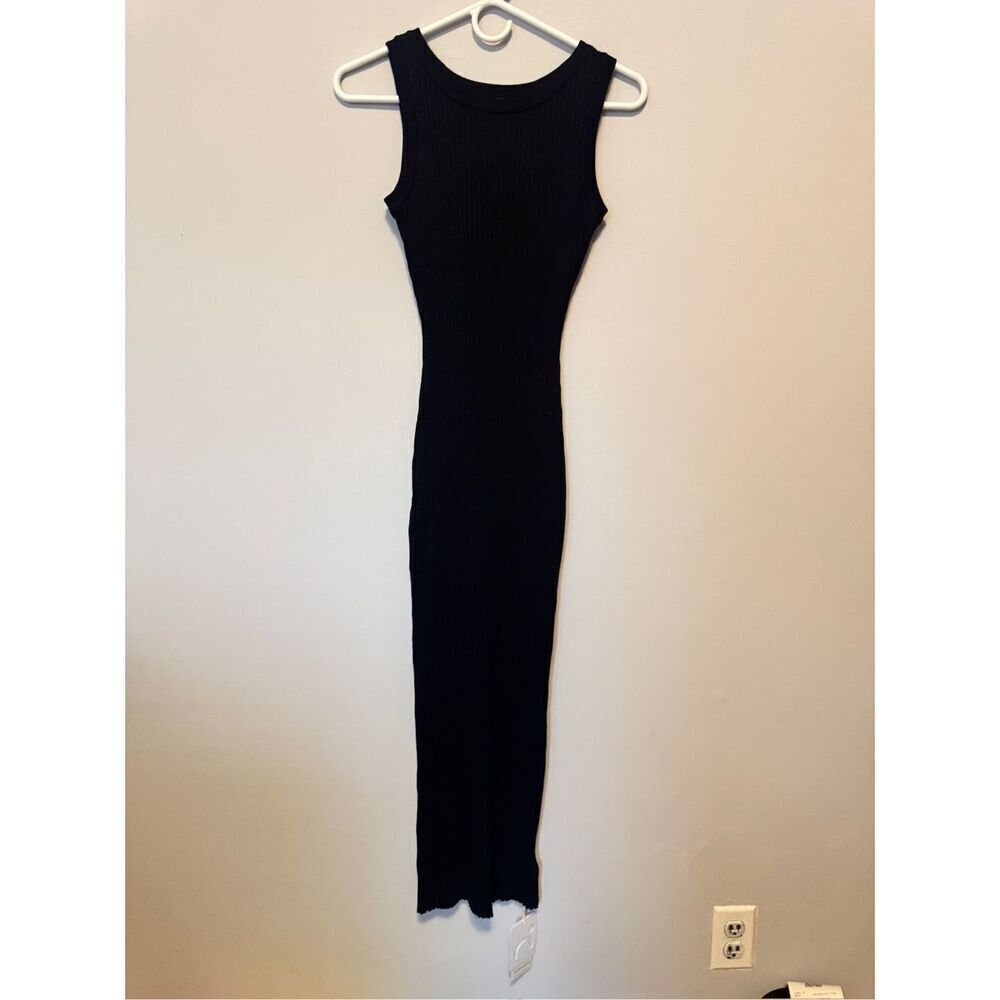 Commense black bodycon maxi dress size medium   52” long, its like M/L? i’m 31 w